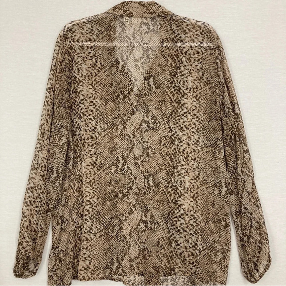 Chico's Animal Print Sheer Fringe Long Sleeve Button Down size XL/3 - Picture 8 of 9